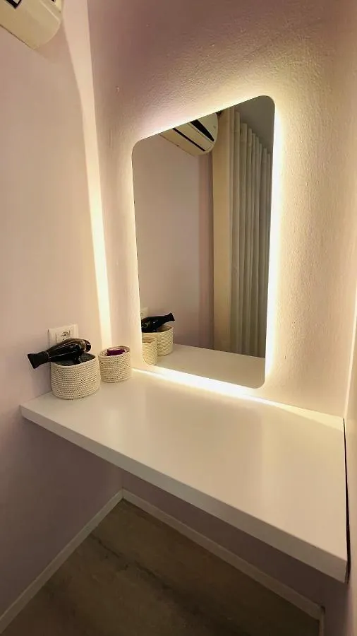 Lovely Apartment ティラナ