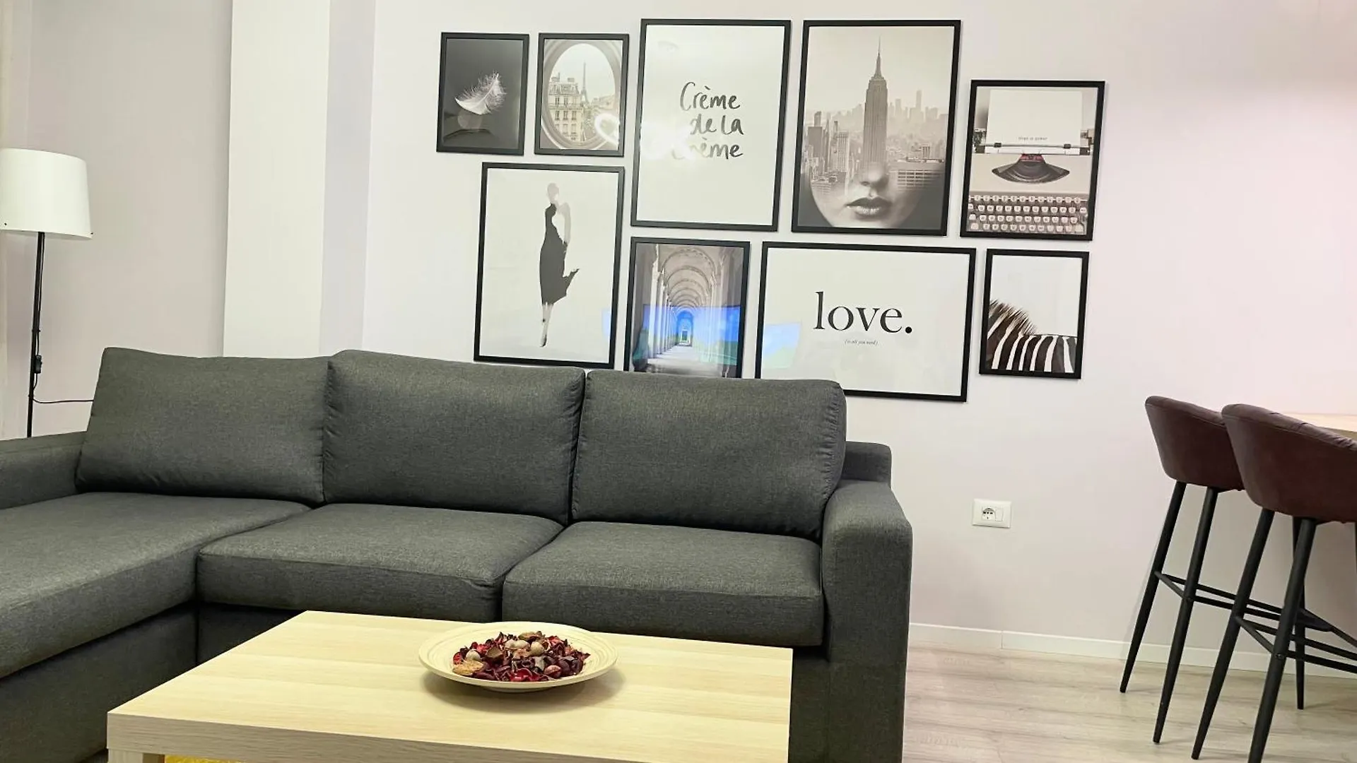 Lovely Apartment ティラナ